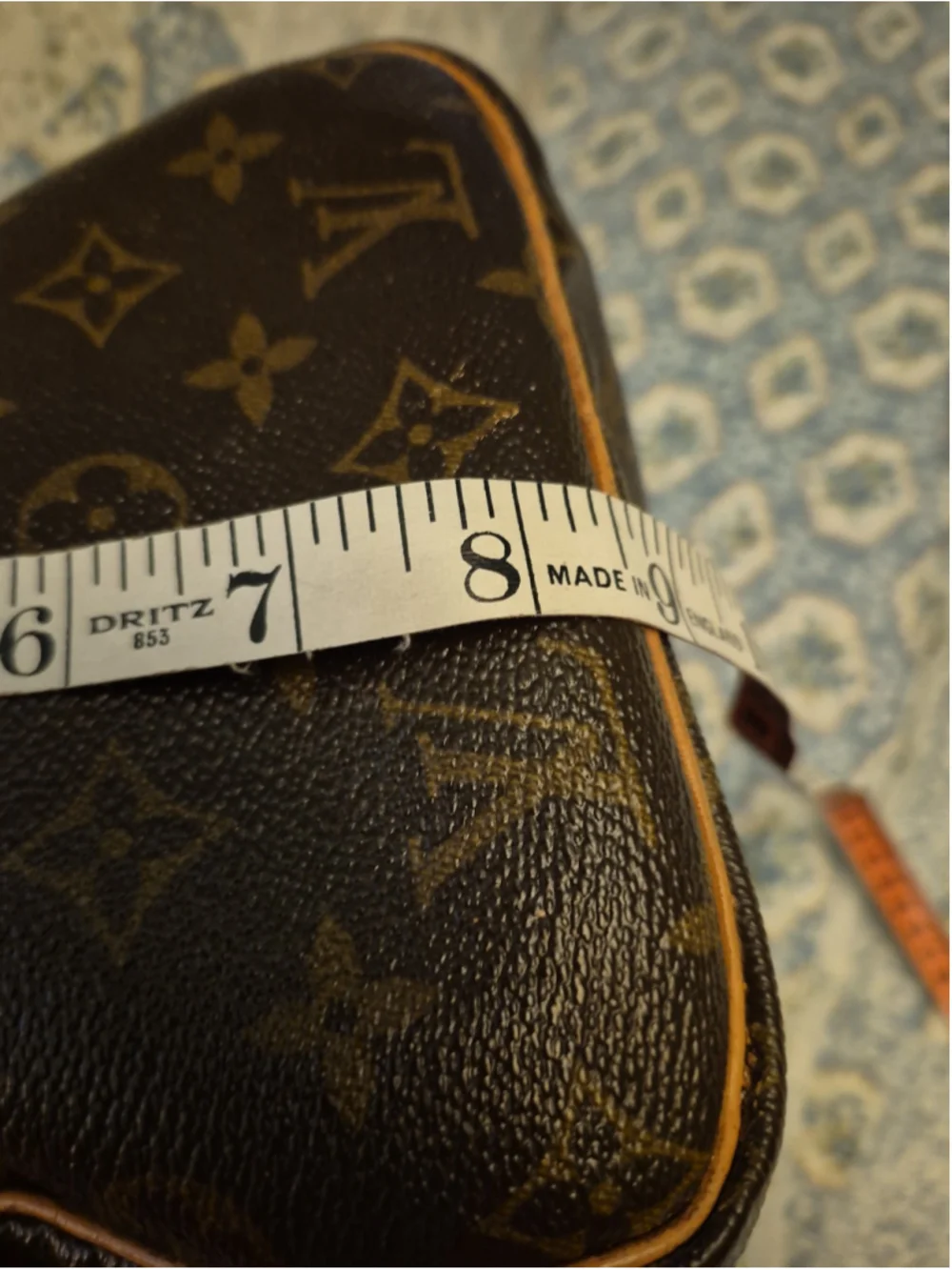 Louis Vuitton Speedy 30. Vintage. In GC. Date code is V1 0942./1992. Authentic - Picture 4 of 12